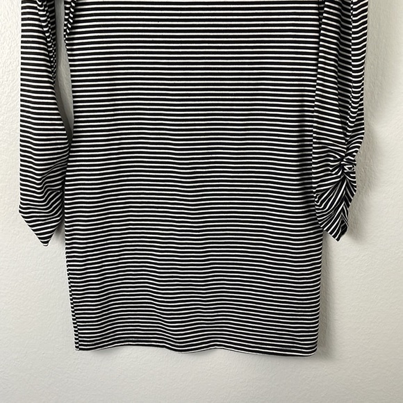 Le Lis Black and White Strip Bodycon Dress - Picture 4 of 10